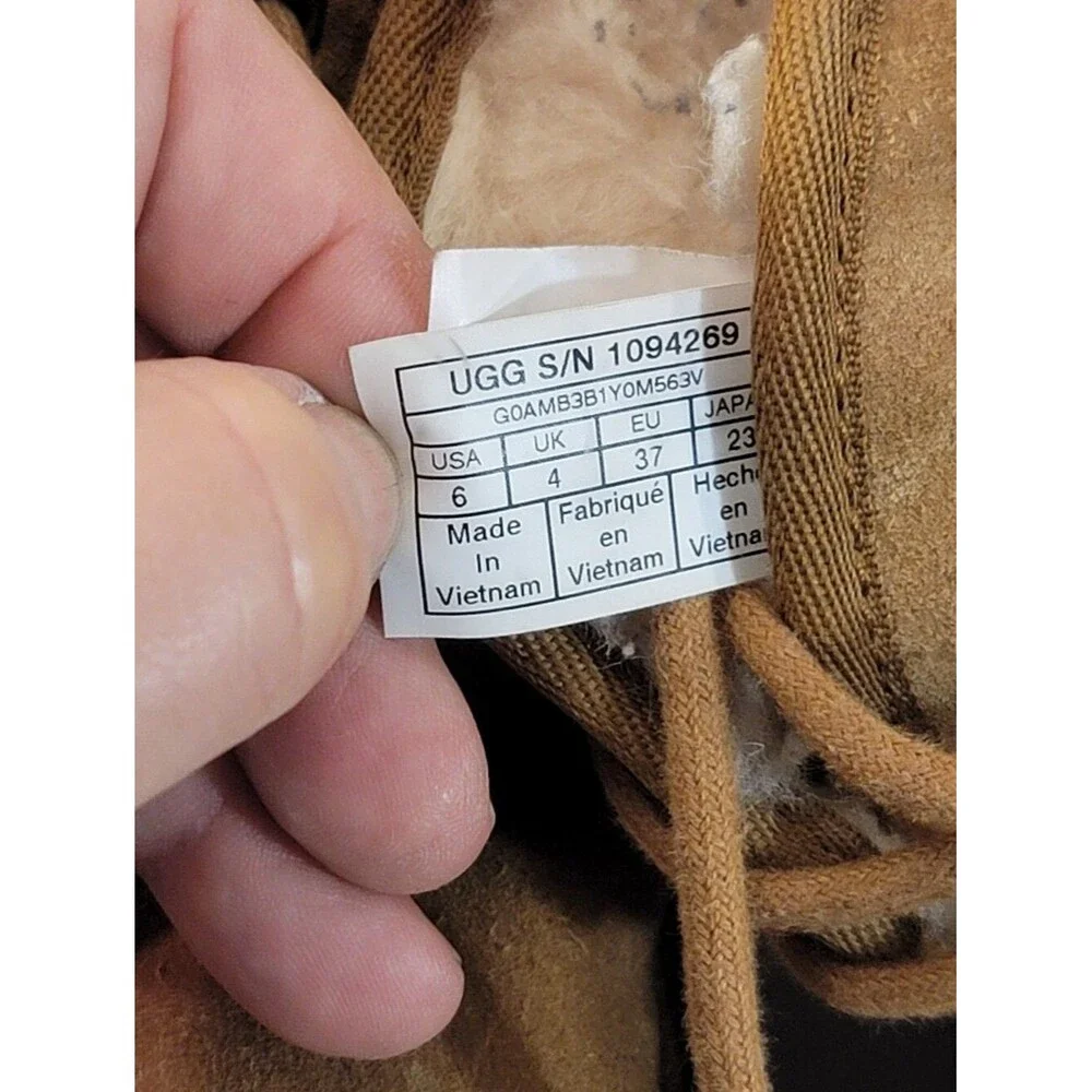 UGG Women's Neumel Tan Suede Lace-Up Shearling Chukka Boots 1094269 Size 6